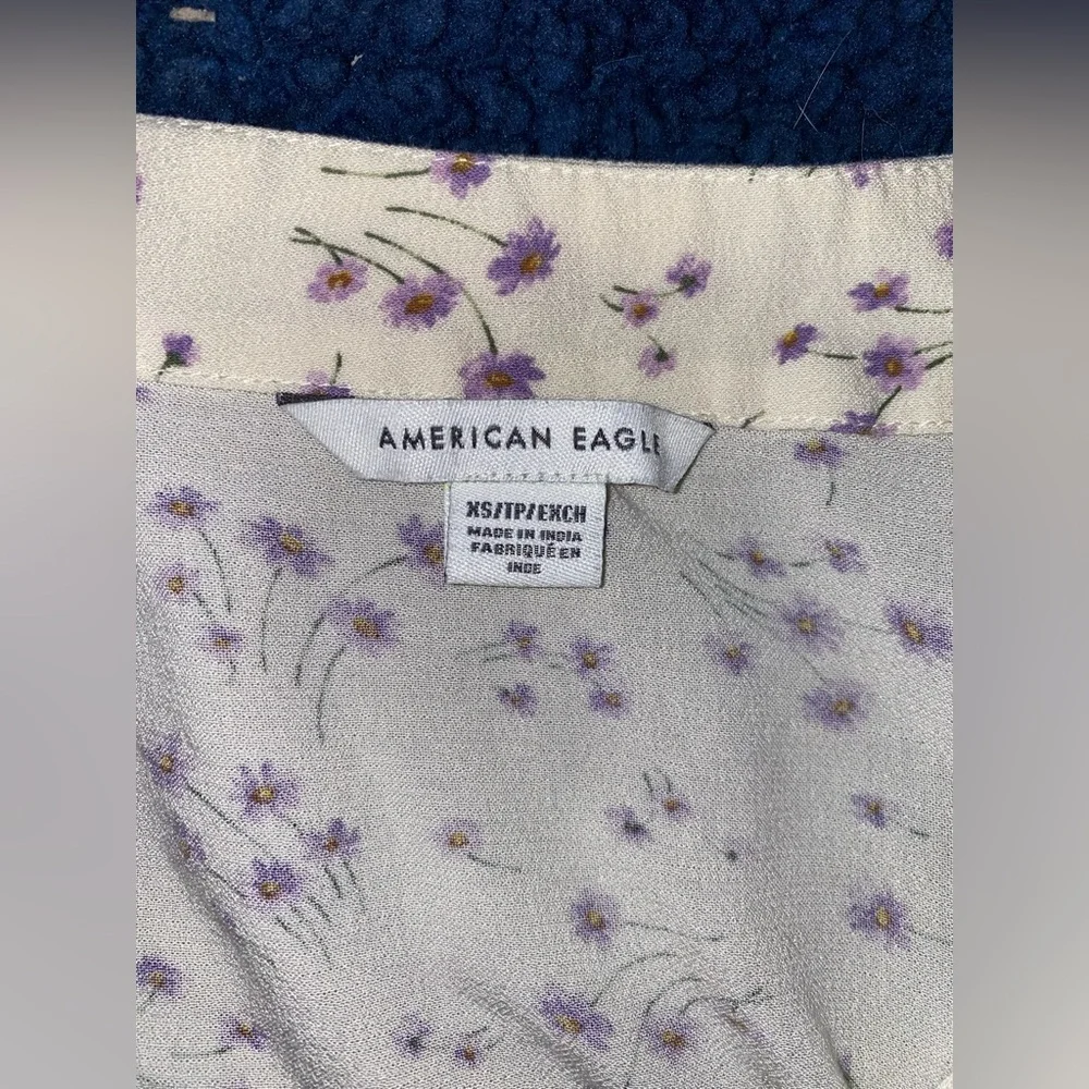 American Eagle cream wrap blouse with purple flowers in size XS. - Picture 5 of 5